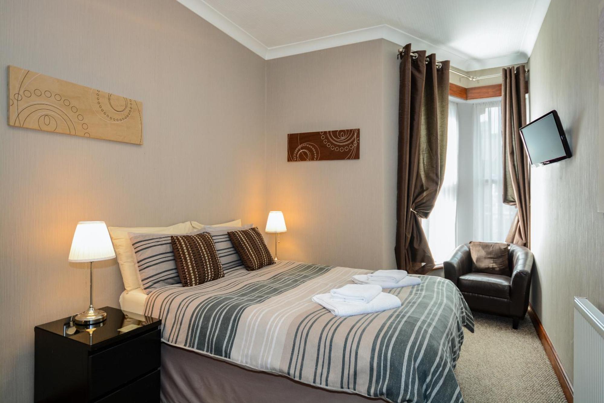 Tanes Guest house Cardiff