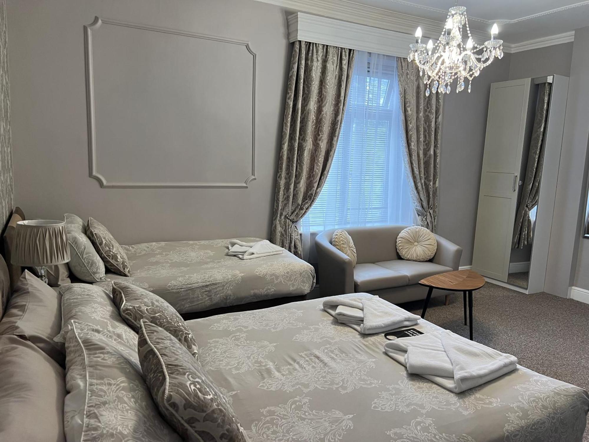 Tanes Guest house 3*