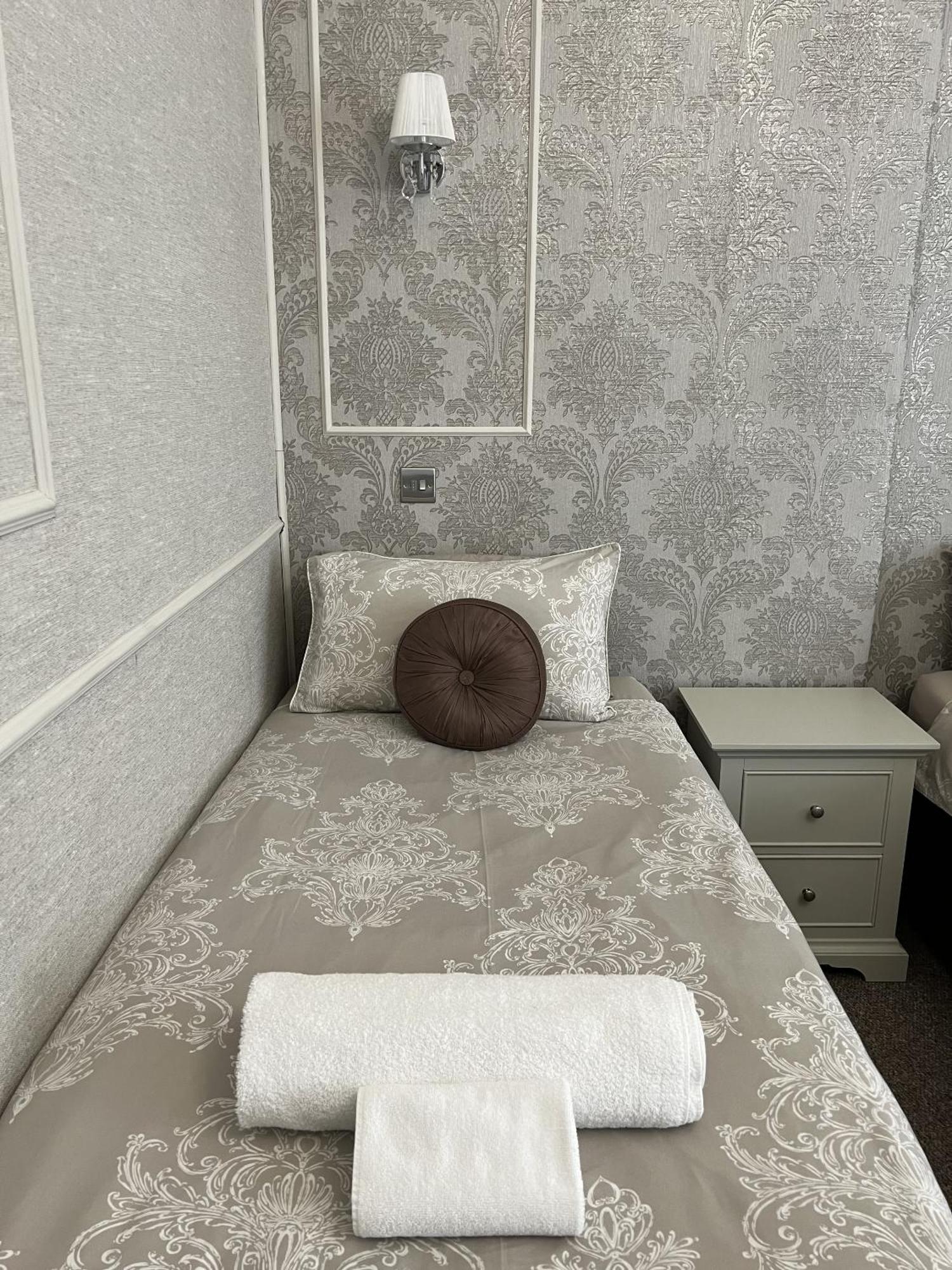 Guest house Tanes Cardiff